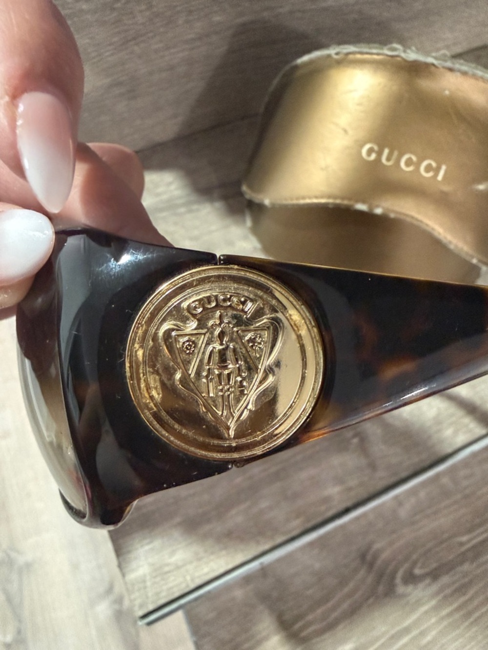 Gucci Oversized Brown Gradient Women's Sunglasses with Gold Accent - Picture 3 of 6